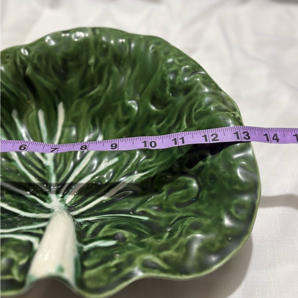 Vintage Green Leaf-Shaped Ceramic Bowl - Picture 5 of 7